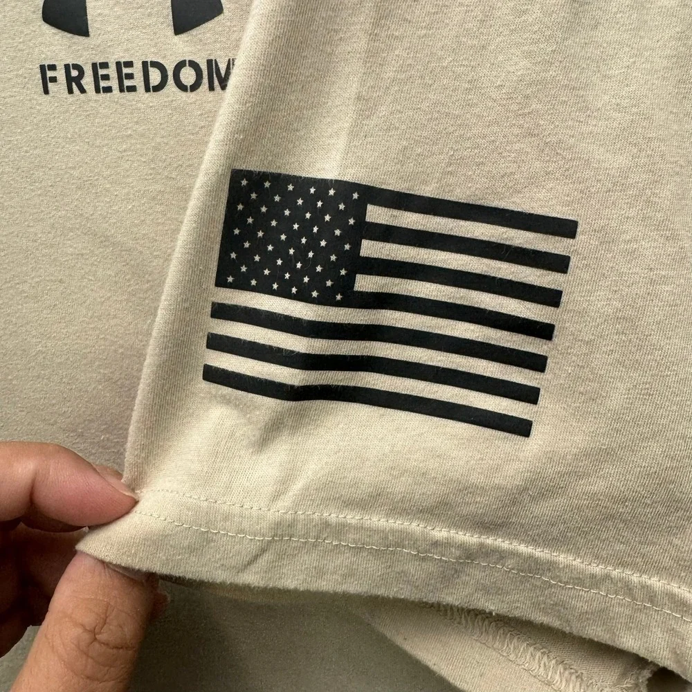 Under Armour T-Shirt Men's Size‎ 3XL Tan Short Sleeve Loose Fit Flag Tee